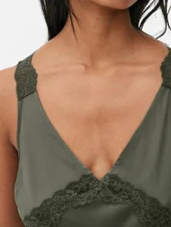 Nuisette Mi-longue En Satin à Finitions En Dentelle