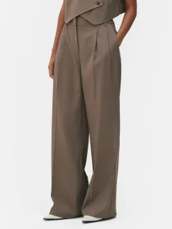 Pantalon Ajusté Plissé Sur Le Devant