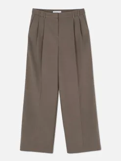 Pantalon Ajusté Plissé Sur Le Devant