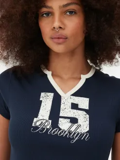 T-shirt Graphique à Col Cranté